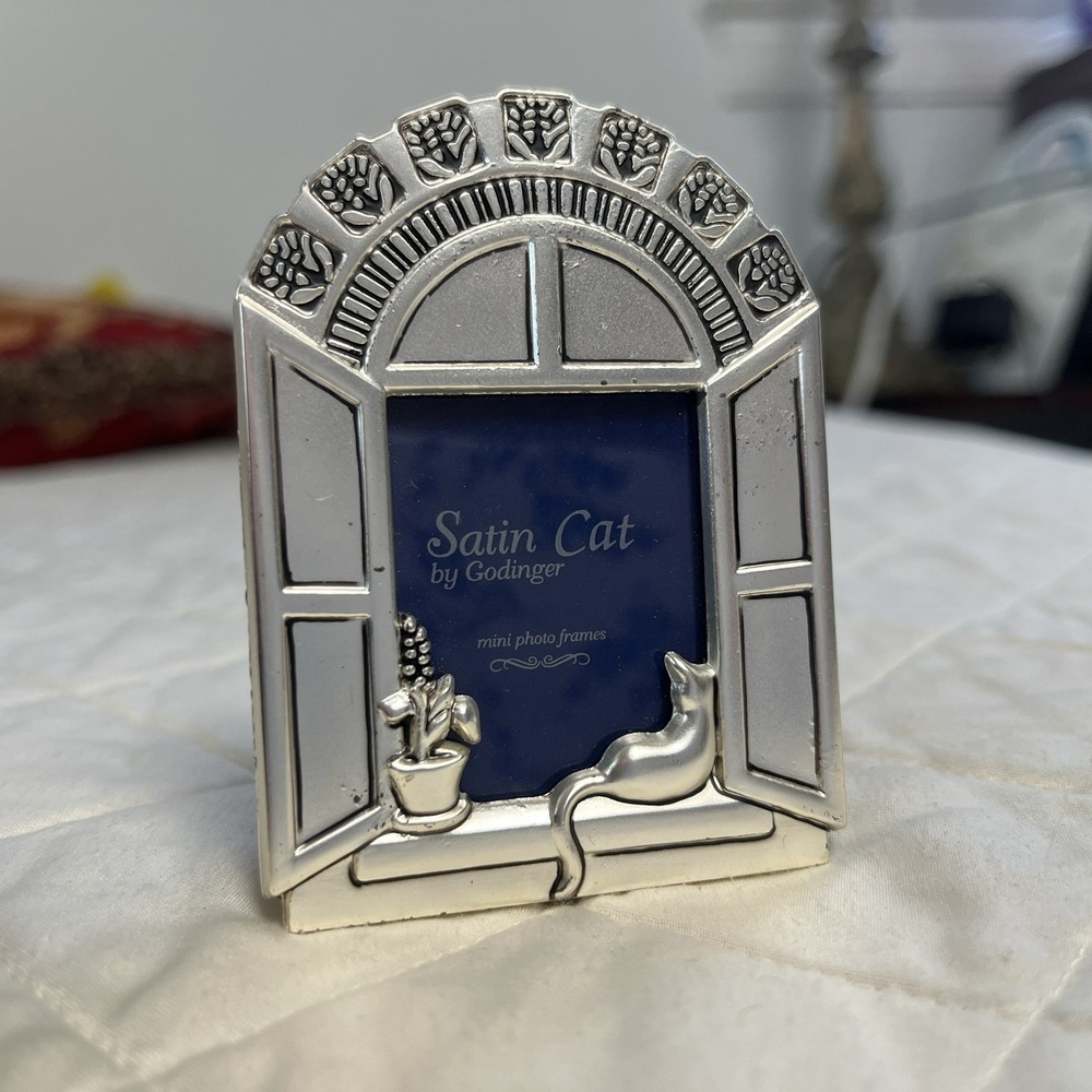 Godinger Satin Cat Photo Frame Silverplate‎ Tabletop Velvet Back Tabletop 2"x3"